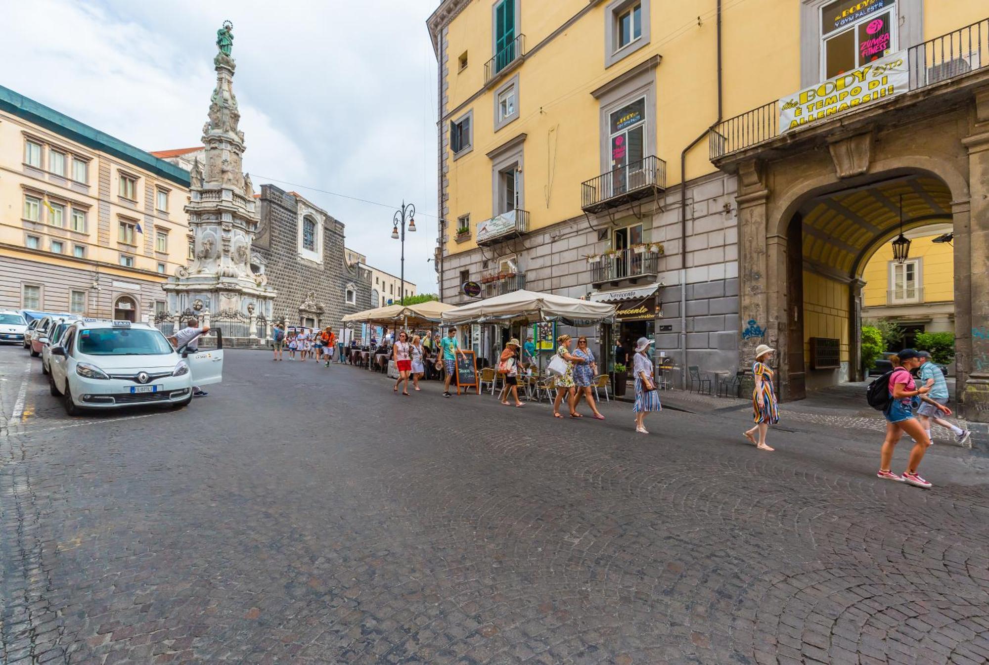 Residenza Trinita Maggiore Napels Buitenkant foto