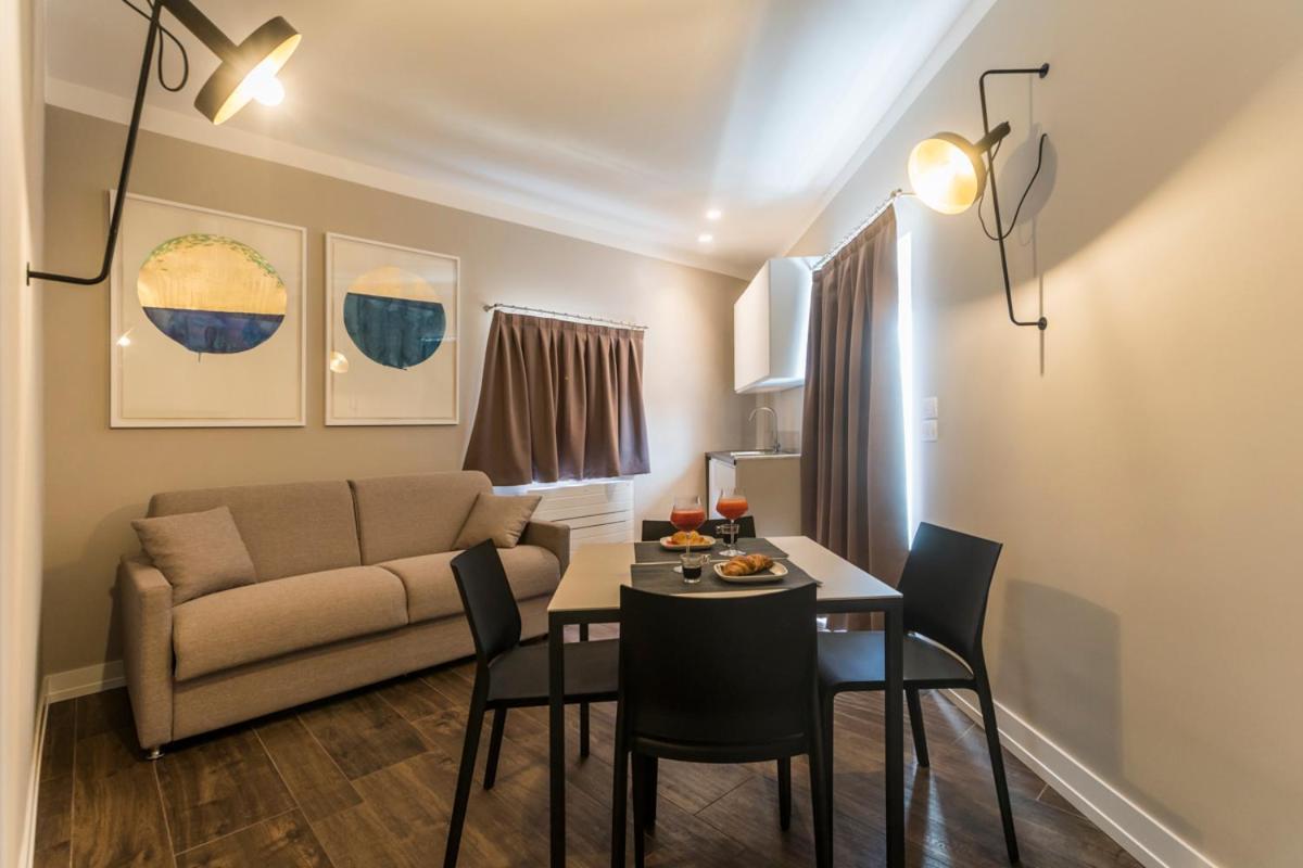 Residenza Trinita Maggiore Napels Buitenkant foto