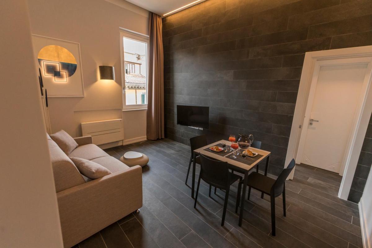 Residenza Trinita Maggiore Napels Buitenkant foto